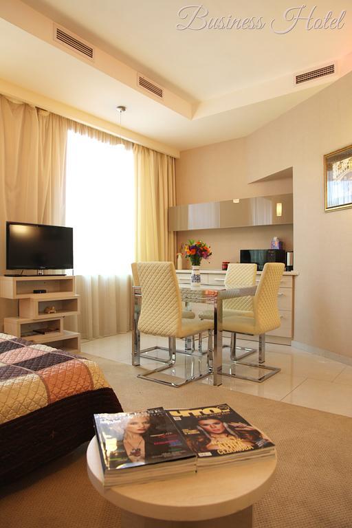 Business Hotel Kharkiv Room photo