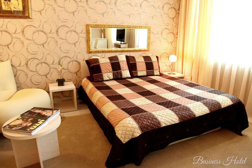 Business Hotel Kharkiv Room photo