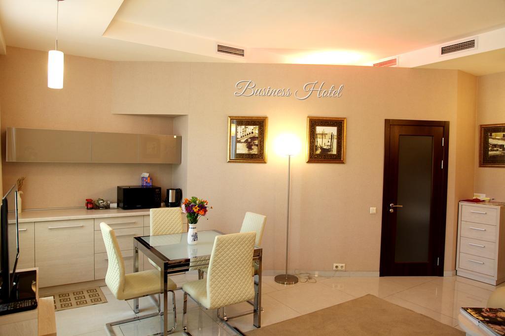 Business Hotel Kharkiv Room photo