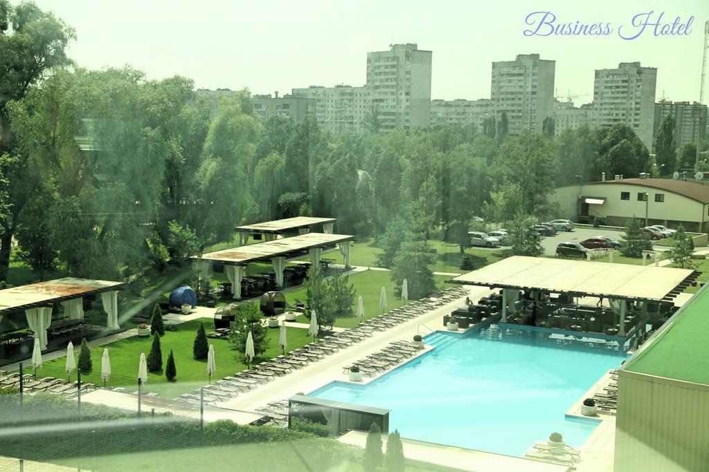 Business Hotel Kharkiv Room photo