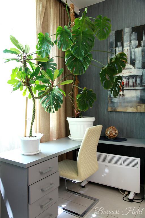 Business Hotel Kharkiv Room photo